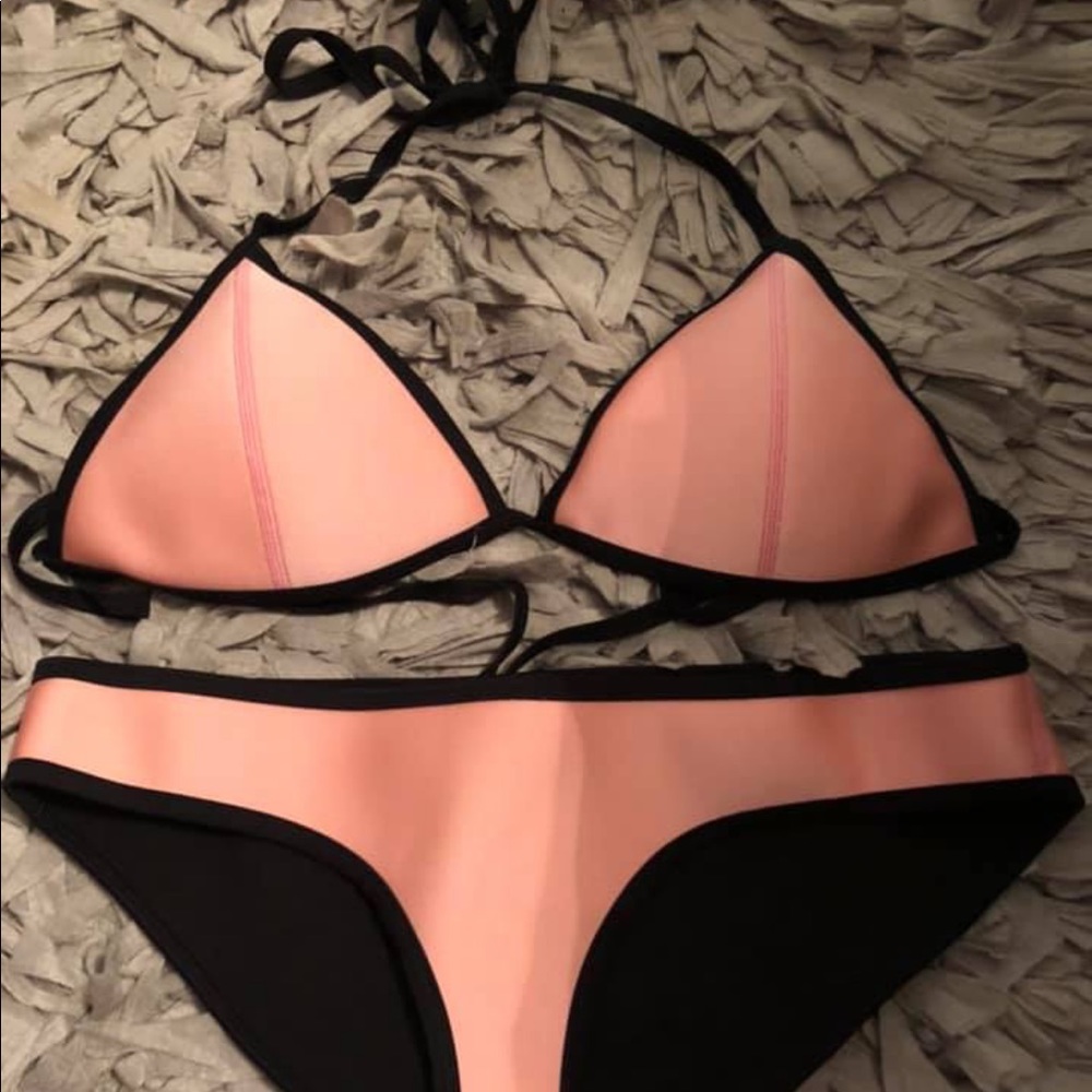 triangl suit! great condition!